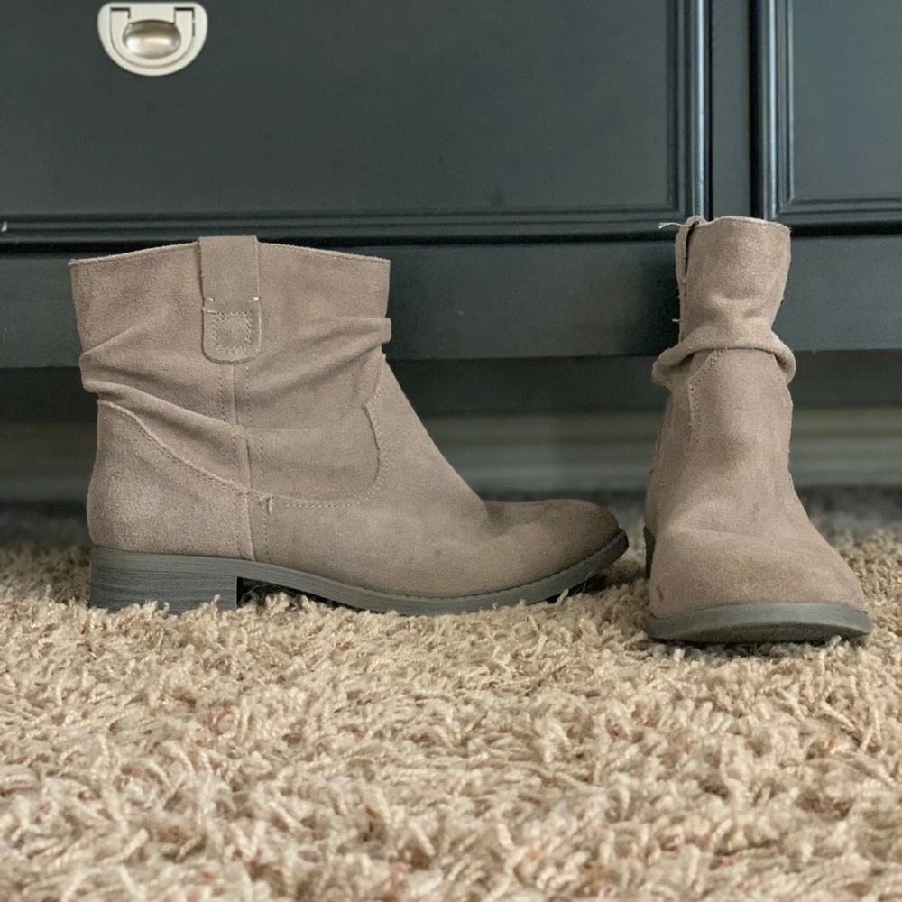 AEO booties size 7